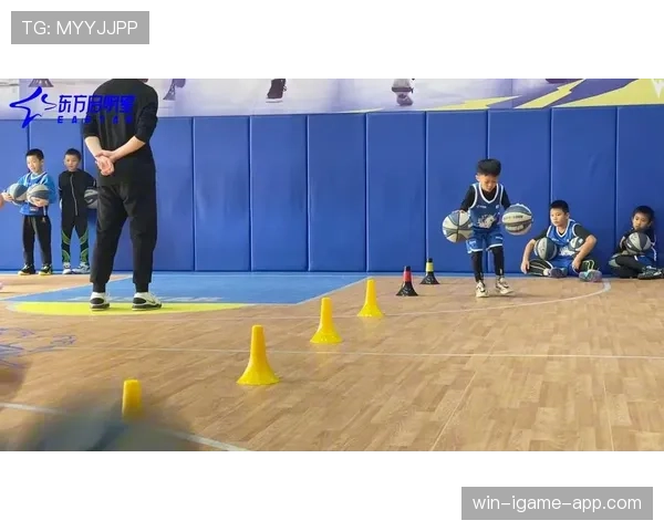 篮球新手必学：运球变向的正确规则动作解析